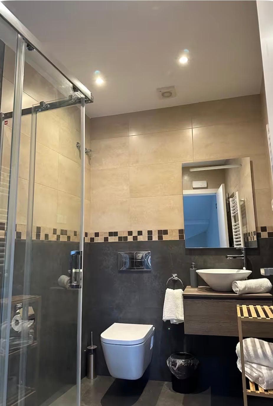 Baño completo con piedra